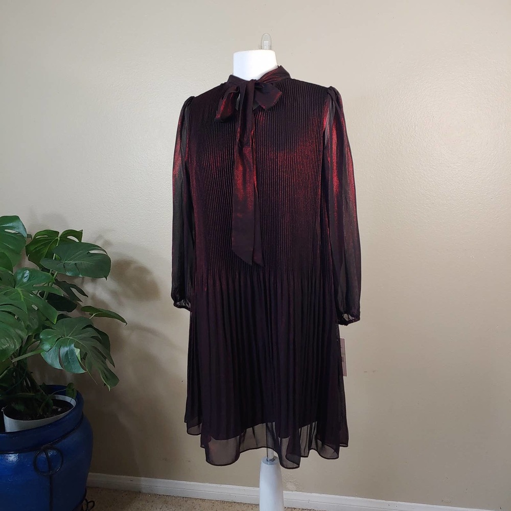 Nanette Lepore two-tone long sleeve, pleated with neck tie  Size 4